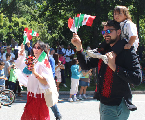 Mexican community in the Parade of Flags